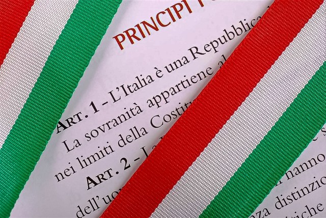 La Costituzione Italiana ai maggiorenni di Buccinasco 